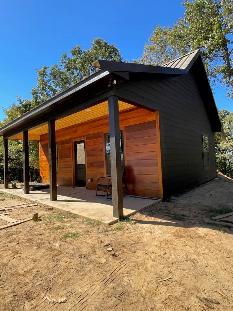 Custom Tiny House Cabin: Nature's Retreat